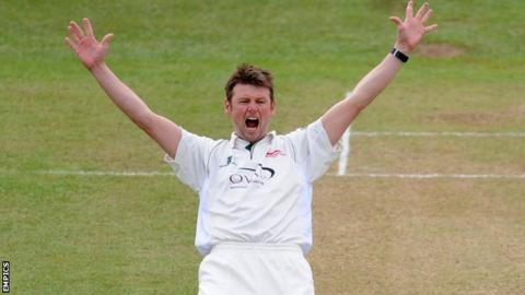 AJ Harris in action for Leicestershire