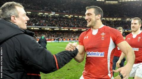 Robert Howley and Sam Warburton celebrate winning the 2013 Six Nations