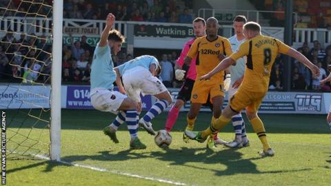Lee Minshull equalises for Newport County against Exeter City