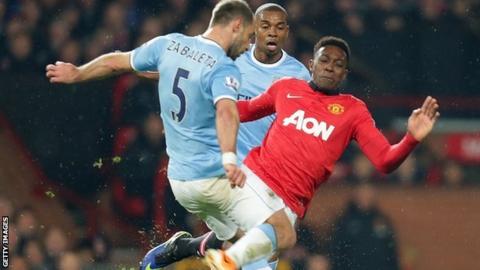 Danny Welbeck tackles Pablo Zabaleta