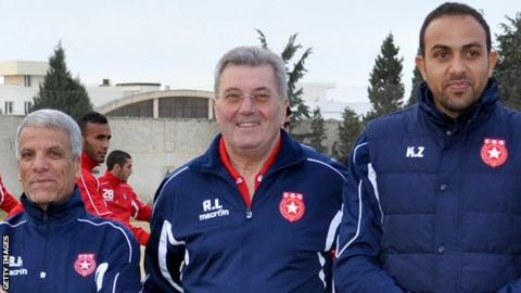 Etoile coach Roger Lemerre (centre)
