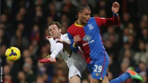 Marouane Chamakh (right)