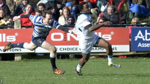 Carlin Isles scores a try for Glasgow Warriors