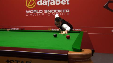 Mark Selby beat Ali Carter 13-9 to progress into the quarter-finals of the World Snooker Championship.