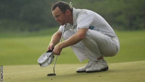Michael Hoey said he was suffering in the hot conditions in China on Sunday