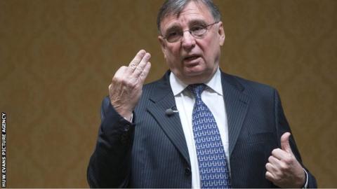 David Moffett makes a point