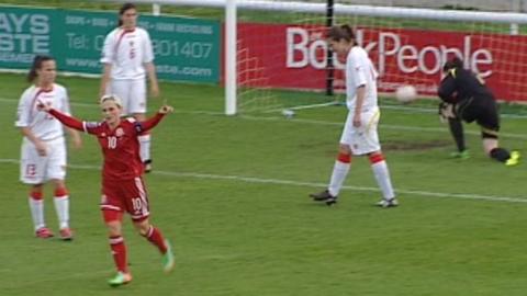 Jess Fishlock scores for Wales