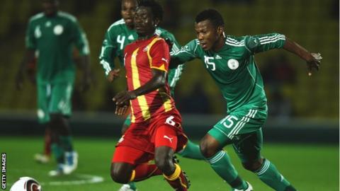 Ikechukwu Uche (R) of Nigeria challenges Anthony Annan of Ghana