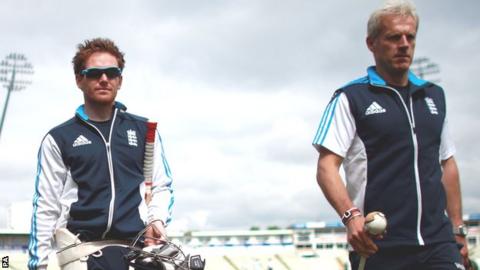 Eoin Morgan (left) and Peter Moores
