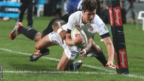 England's Freddie Burns is tackled by Ma'a Nonu