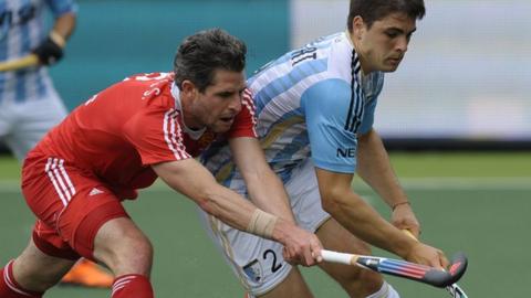 England's Simon Mantell and Argentina's Gonzalo Peillat