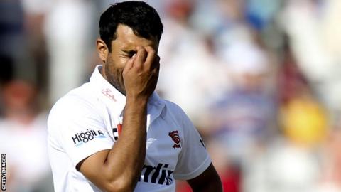 Ravi Bopara bowling for Essex