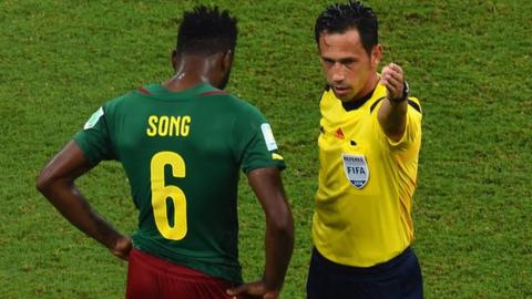 Alex Song is sent off against Croatia
