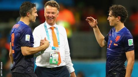 Dutch manager Louis van Gaal with Robin van Persie (left) and Daryl Janmaat