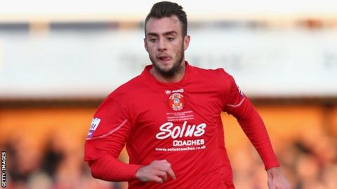 Richard Peniket in action for Tamworth