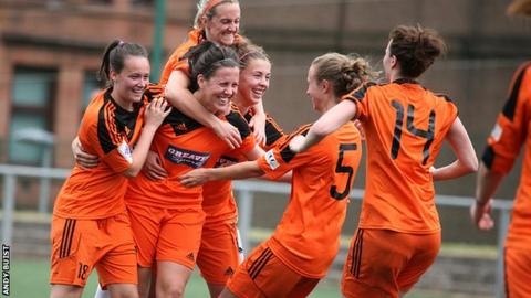 Glasgow City celebrate after coming back against Hibernian