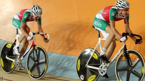 Luke Rowe and Jon Mould riding for Wales at the Delhi Commonwealth Games