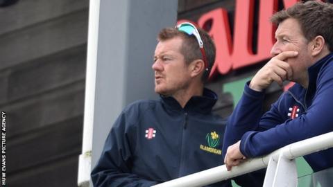Glamorgan head coach Toby Radford (left) and assistant Robert Croft talk tactics