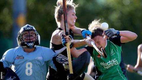 New Zealand's Emily Naylor collides with Alex Speers in the final