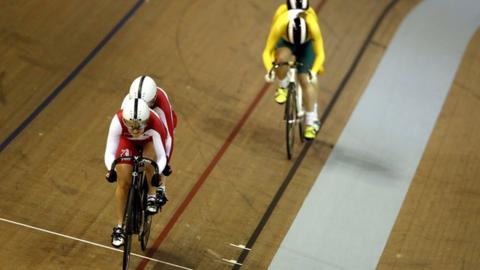 England's Sophie Thornhill and Helen Scott win gold in the tandem sprint
