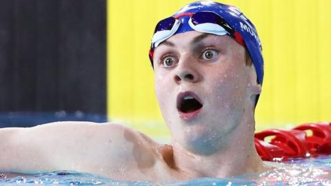 Ross Murdoch wins 200m breaststroke