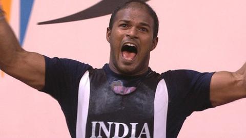 India's Sathish Sivalingam wins the 77kg weightlifting in Glasgow