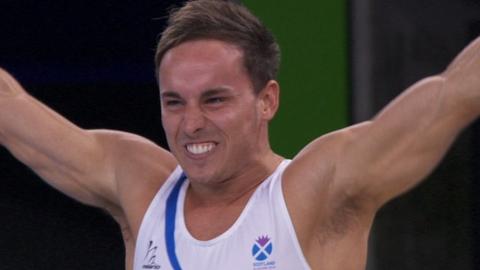 Daniel Keatings gives a gold-winning pommel horse performance