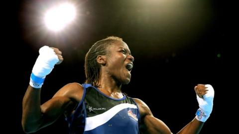 Glasgow 2014: Nicola Adams beats Walsh with split decision