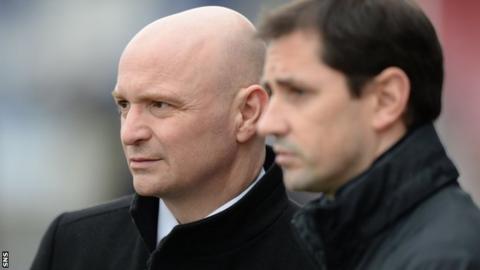 Dundee Utd chairman Stephen Thompson (left) alongside manager Jackie McNamara.