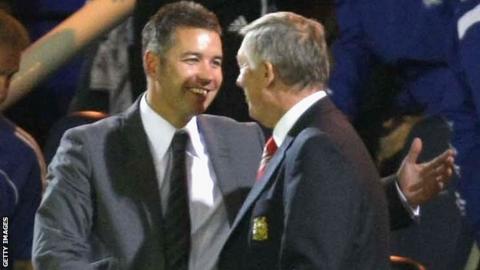 Sir Alex Ferguson and Darren Ferguson shake hands
