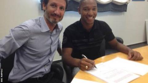 Jonathan De Guzman signs for Napoli