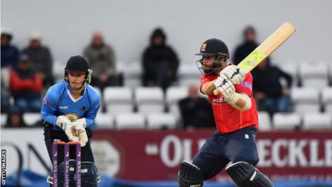 Mark Pettini hits the ball for Essex