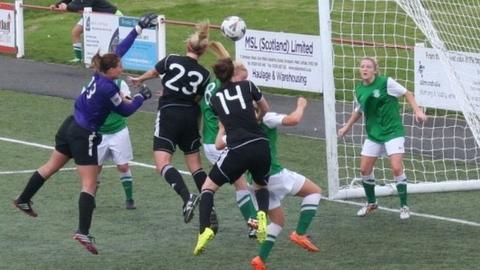 Glasgow City on the attack against Hibernian