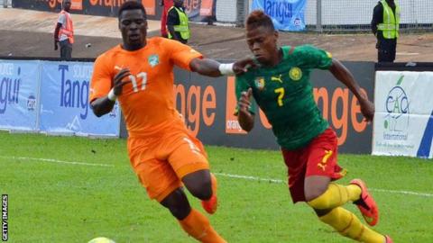 Ivory Coast's Serge Aurier and Cameroon's Clinton Njie vie for the ball