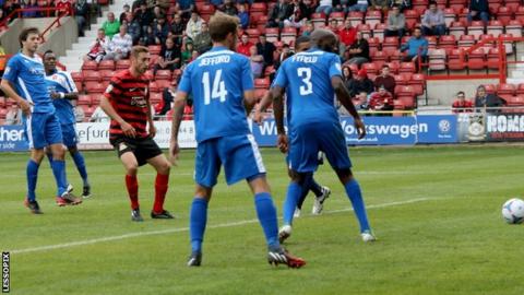 Louis Moult equalises for Wrexham