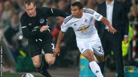 Jefferson Montero competes with Everton's Tony Hibbert