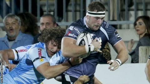 Morgan Allen drives on for Ospreys