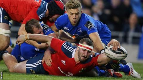 James Cronin stretches to score Munster's first try at the Aviva Stadium