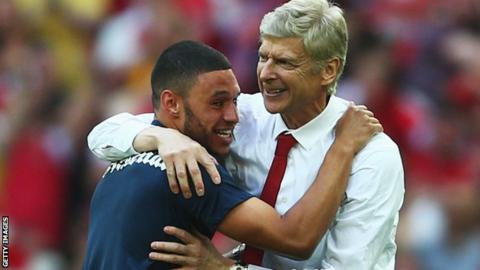Arsene Wenger and Alex Oxlade-Chamberlain