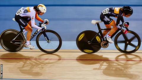 Laura Trott beats Marianne Vos in the omnium