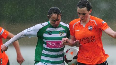 Rachael Edwards (left) playing for Yeovil