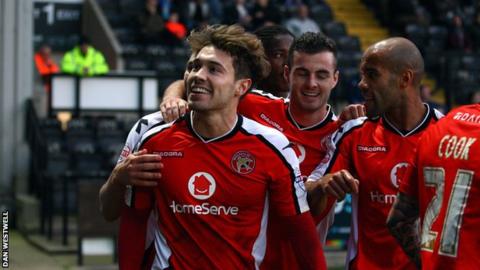 Walsall's Tom Bradshaw celebrates winner