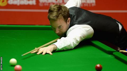 Ali Carter in action