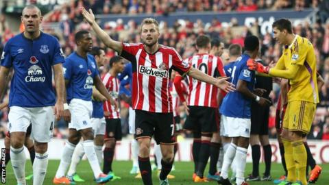 Sebastian Larsson challenges Lee Mason's decision