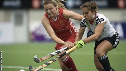 England's Hollie Webb and Germany's Lisa Altenberg