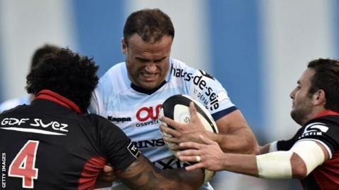 Jamie Roberts in action for Racing Metro
