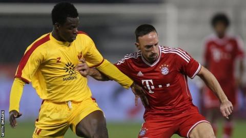 Bazziro Bamba of Al Merreikh (left) challenges Bayern Munich's Franck Ribery