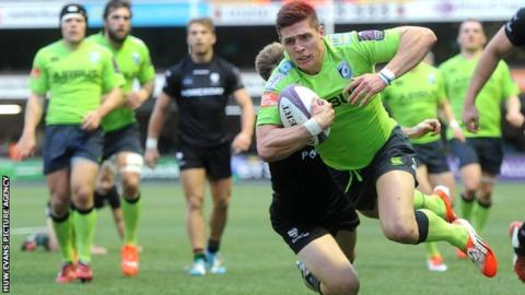 Cardiff Blues wing Richard Smith