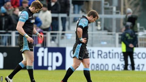 Glasgow Warriors players looking dejected