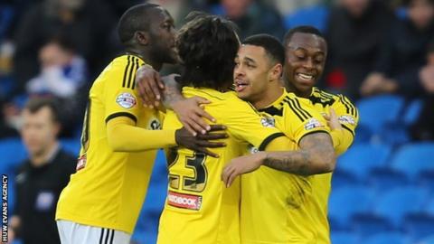 Brentford players celebrate after Jota Peleteiro Ramallo scores their third goal